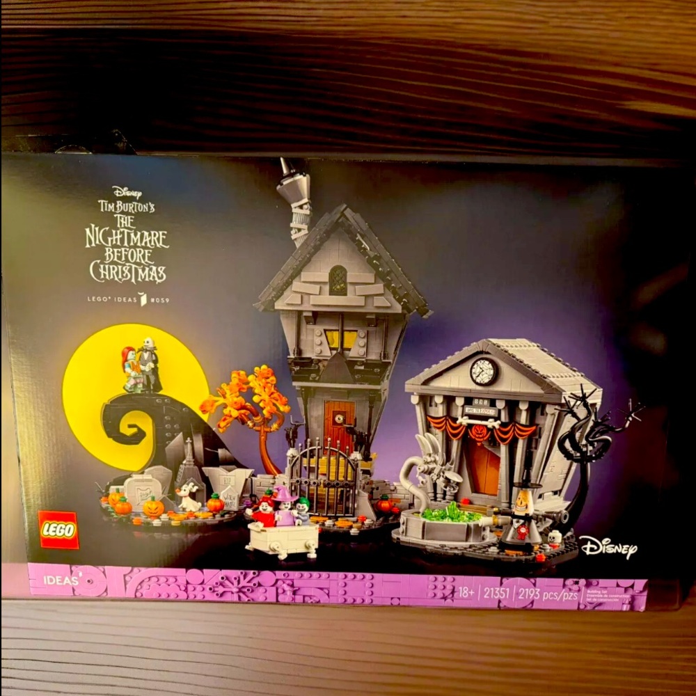 ~Sold Out~Lego 21351 Disney Nightmare Before Christmas And Build a Pin